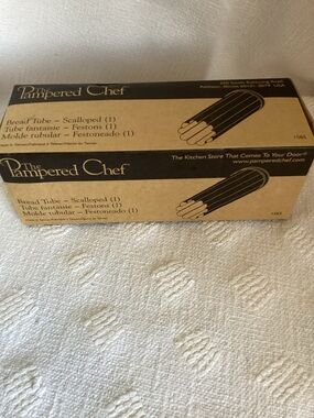 NEW-The Pampered Chef Bread Tube Scalloped 1565 New In Box